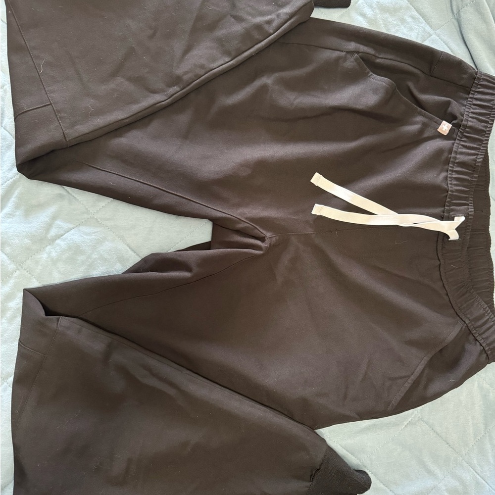 Figs Black Medium Scrub Top & Pants Set - image 7